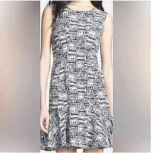 Diane Von Furstenberg Jaelyn Black & White Abstract Fitted Sleeveless Dress